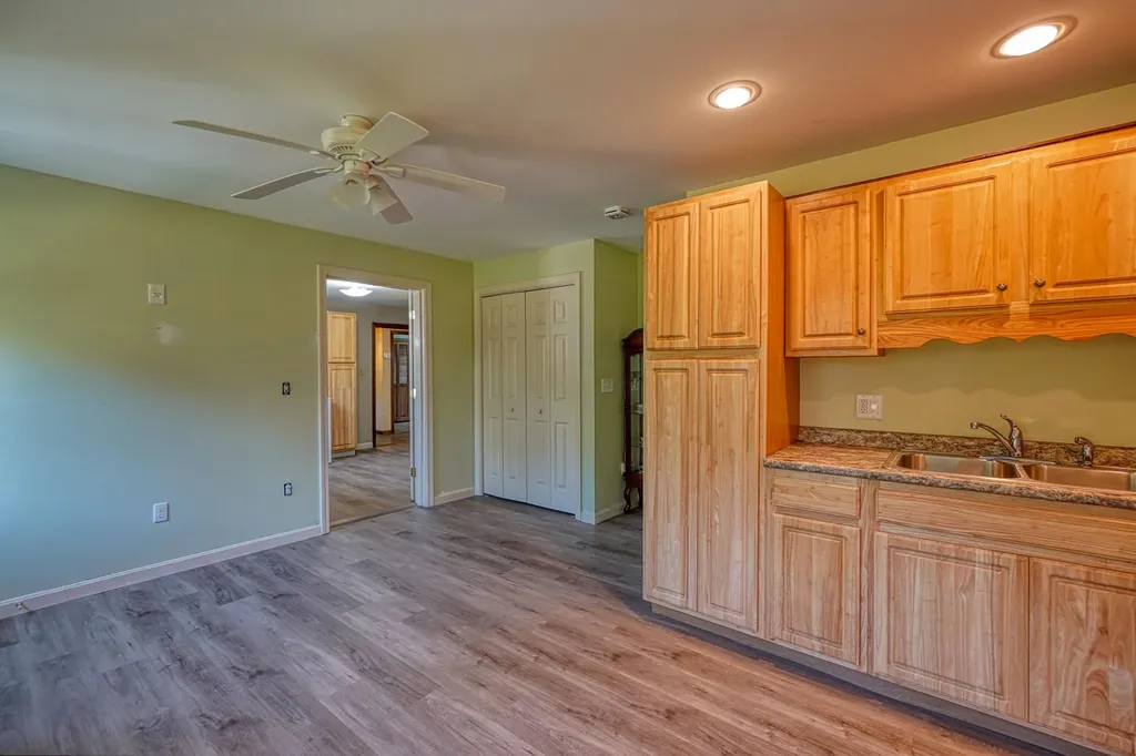 29 Heritage Road Oakland ME 04963