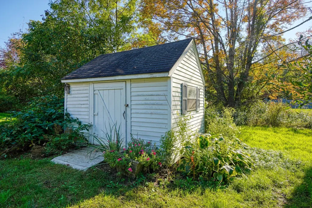 29 Heritage Road Oakland ME 04963