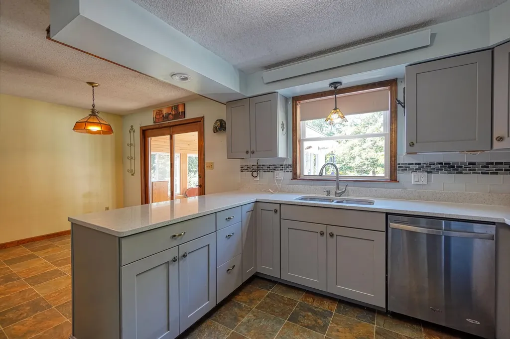 29 Heritage Road Oakland ME 04963