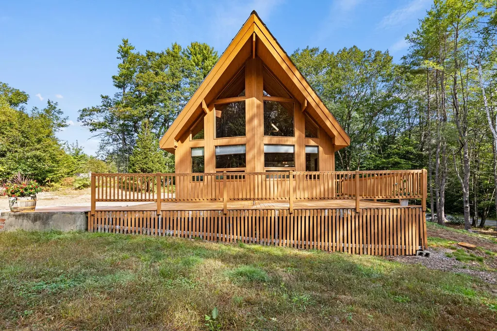 92 Kansas Road Naples ME 04055