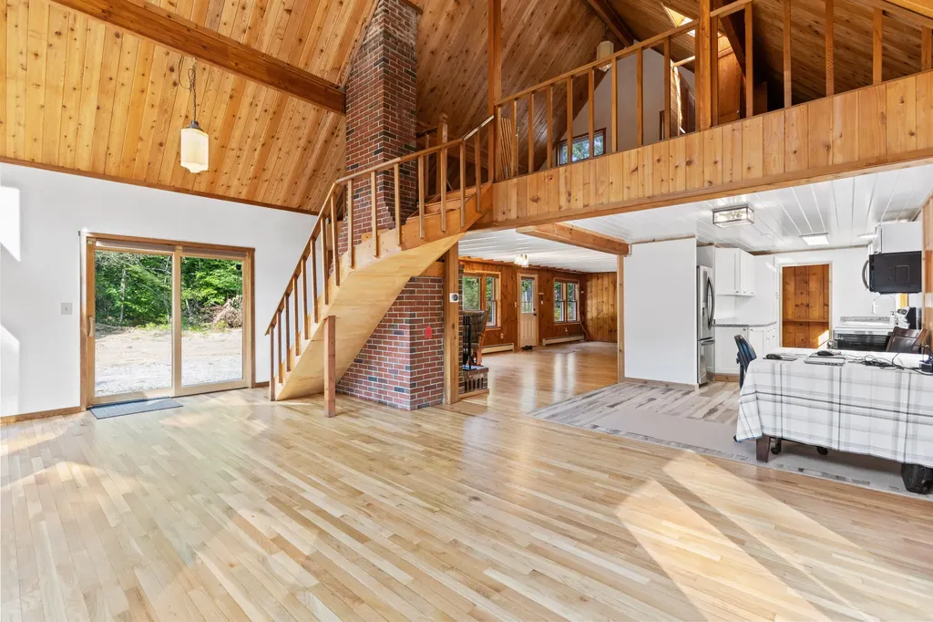92 Kansas Road Naples ME 04055