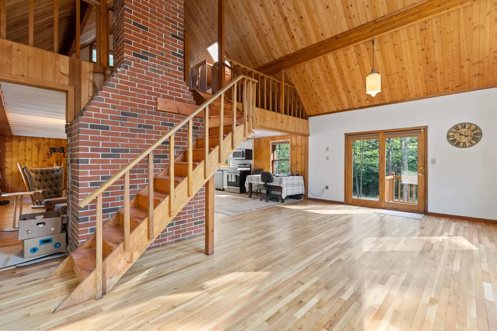 92 Kansas Road Naples ME 04055