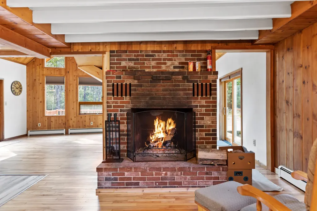 92 Kansas Road Naples ME 04055