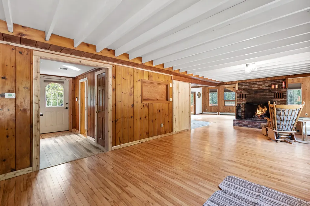 92 Kansas Road Naples ME 04055