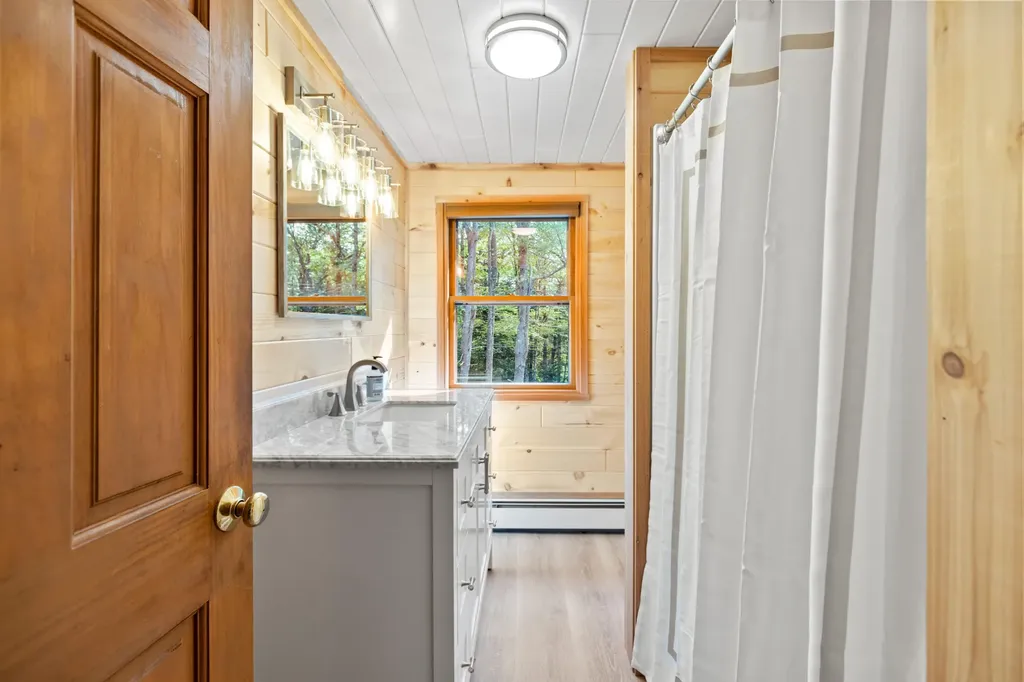 92 Kansas Road Naples ME 04055