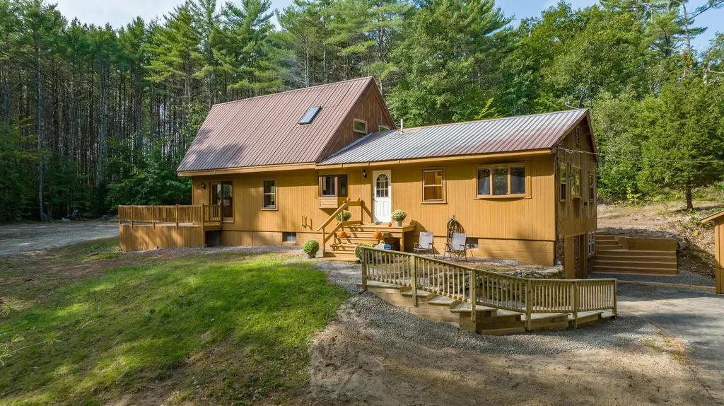 92 Kansas Road Naples ME 04055