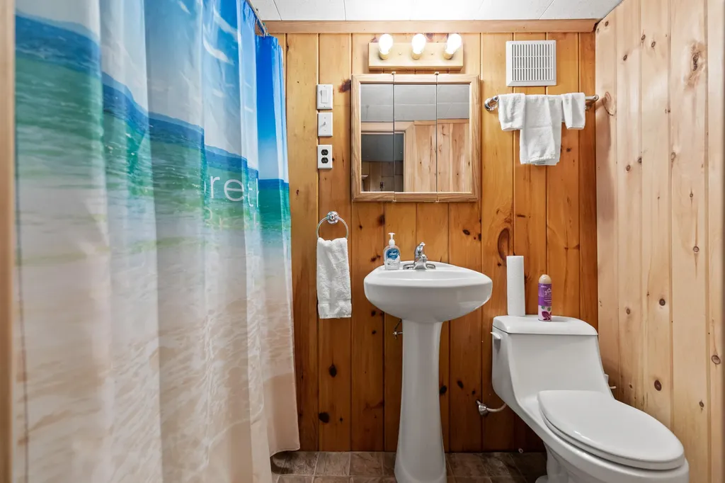 92 Kansas Road Naples ME 04055