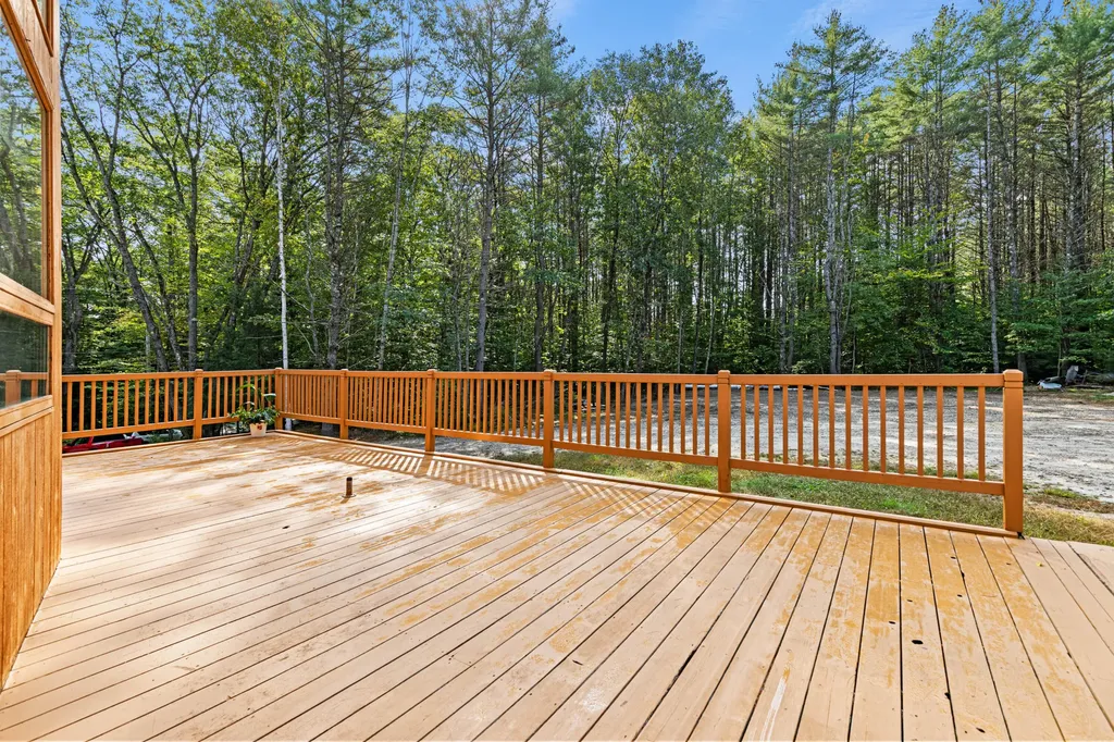 92 Kansas Road Naples ME 04055