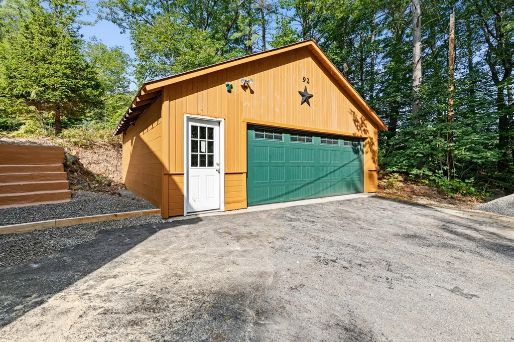 92 Kansas Road Naples ME 04055
