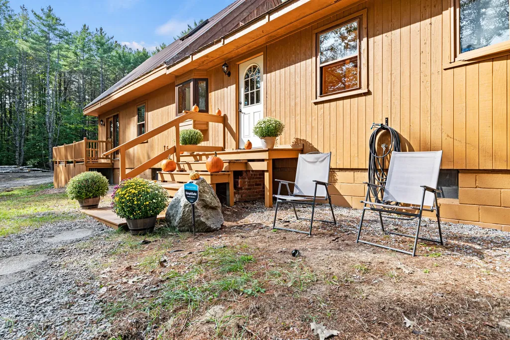 92 Kansas Road Naples ME 04055