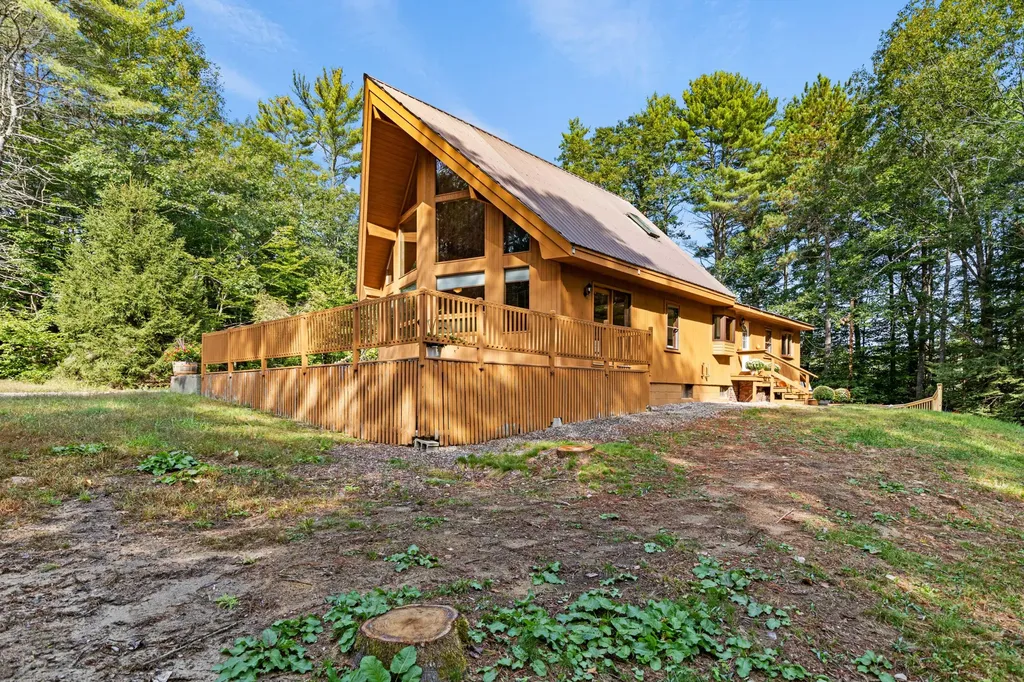 92 Kansas Road Naples ME 04055