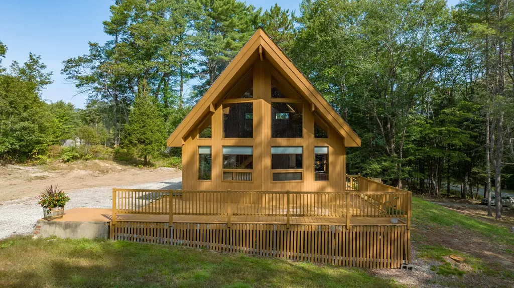 92 Kansas Road Naples ME 04055