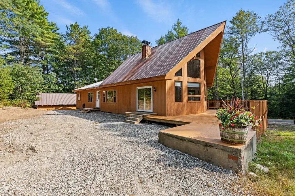 92 Kansas Road Naples ME 04055