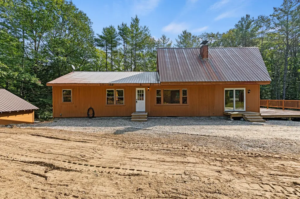 92 Kansas Road Naples ME 04055