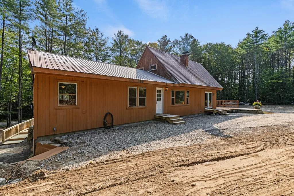92 Kansas Road Naples ME 04055