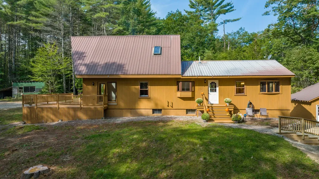 92 Kansas Road Naples ME 04055