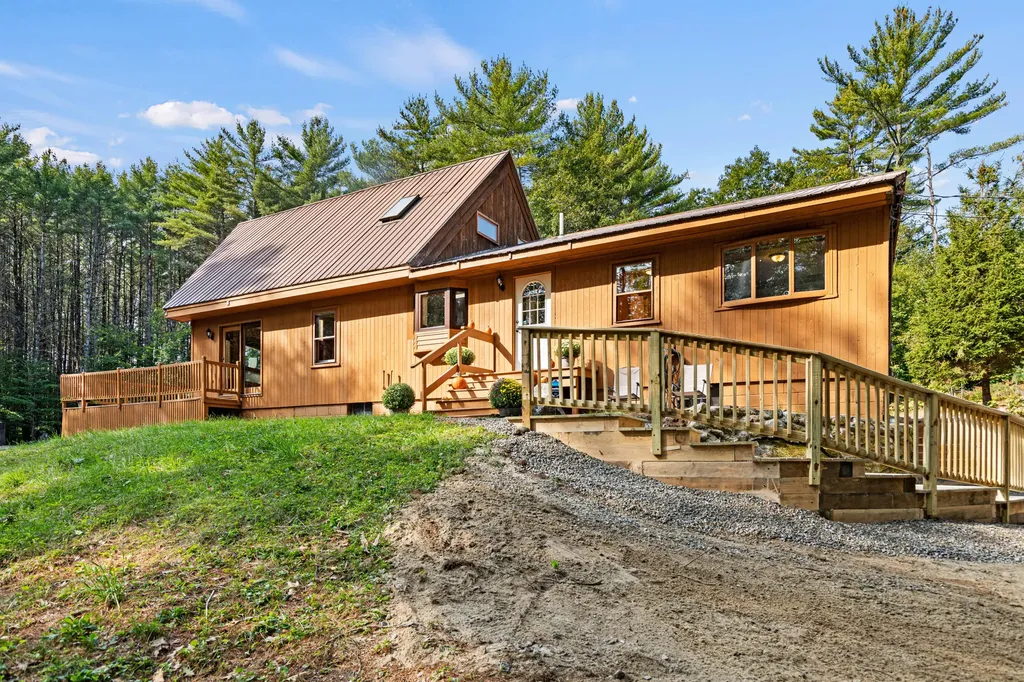 92 Kansas Road Naples ME 04055