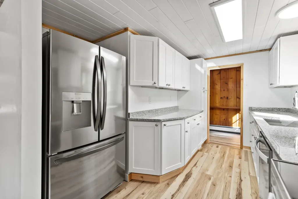 92 Kansas Road Naples ME 04055