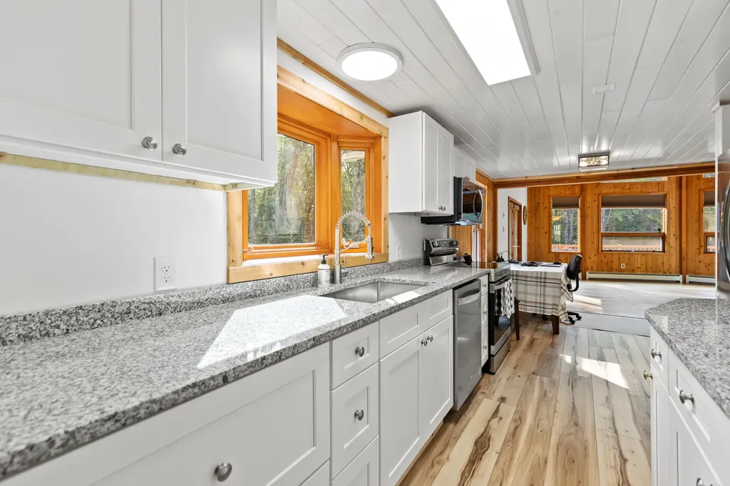 92 Kansas Road Naples ME 04055
