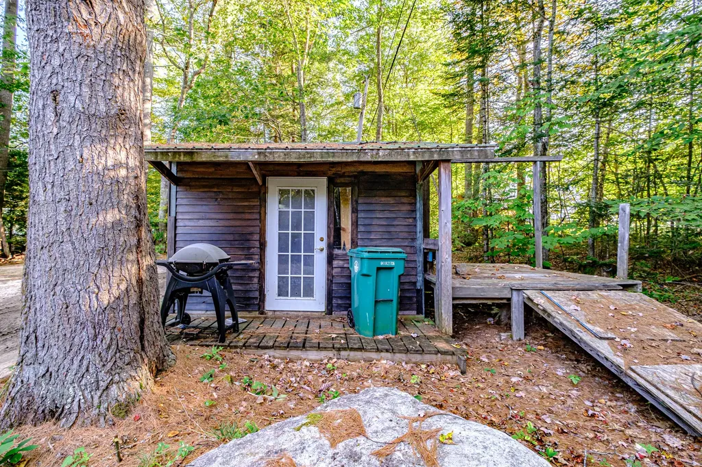 102 Tracy Lane Norway ME 04268