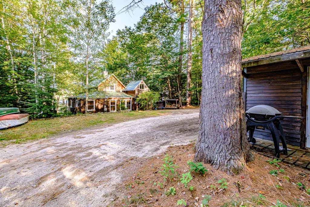 102 Tracy Lane Norway ME 04268