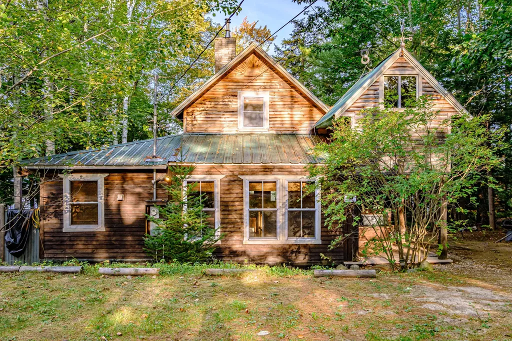 102 Tracy Lane Norway ME 04268