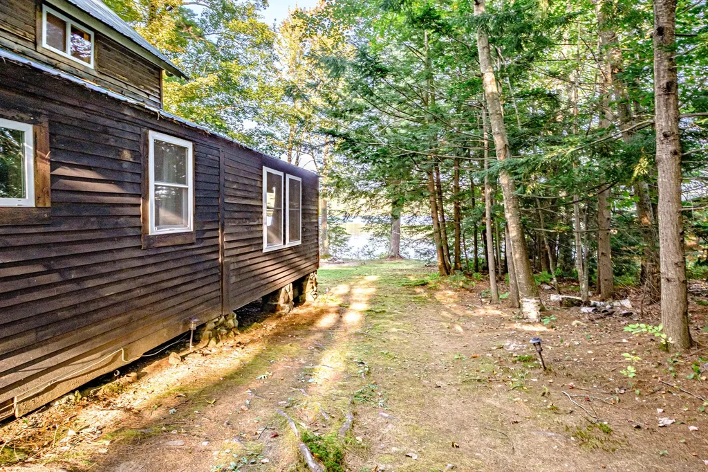 102 Tracy Lane Norway ME 04268