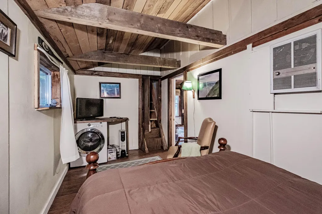 102 Tracy Lane Norway ME 04268