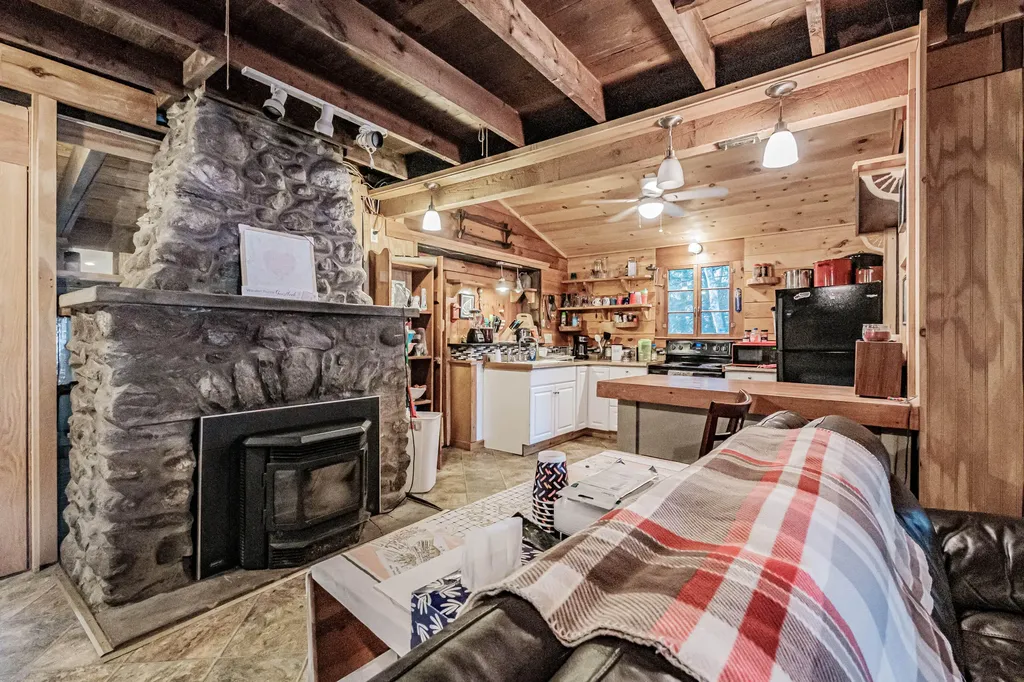 102 Tracy Lane Norway ME 04268