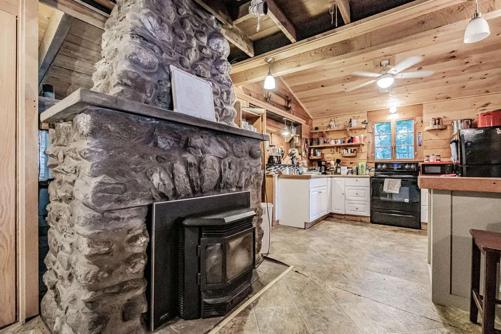 102 Tracy Lane Norway ME 04268