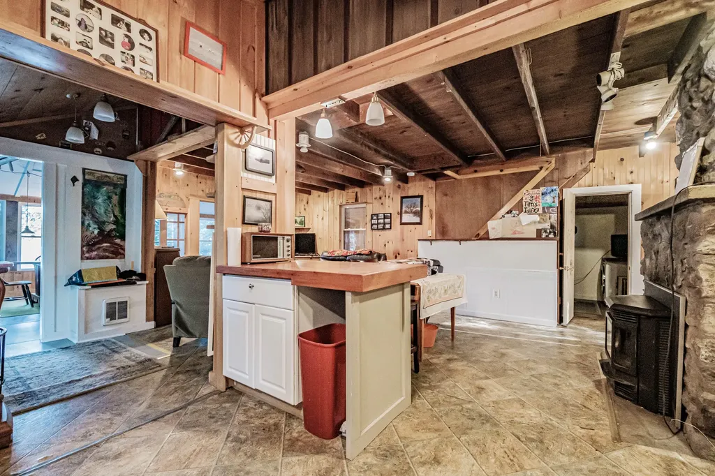 102 Tracy Lane Norway ME 04268