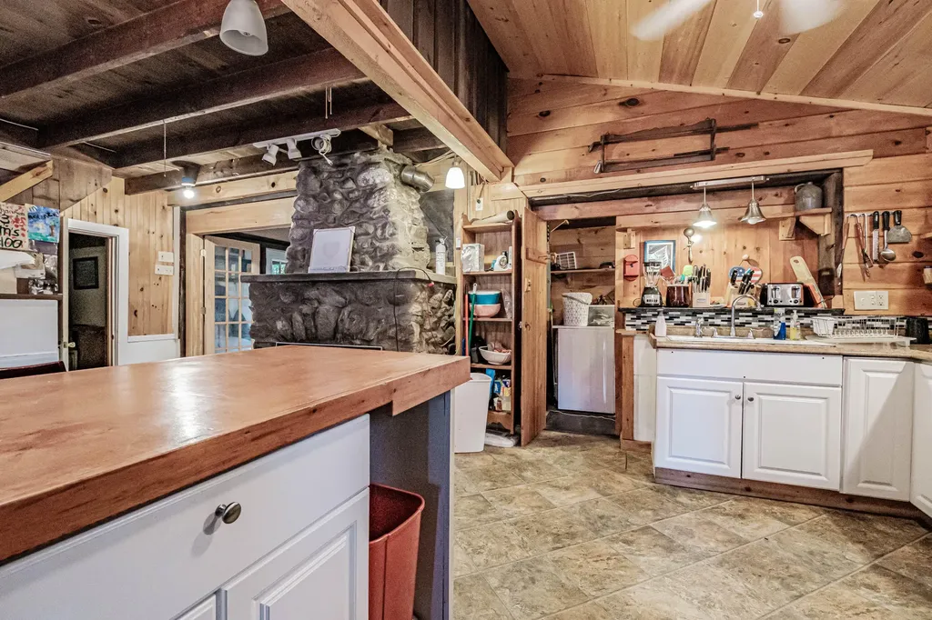 102 Tracy Lane Norway ME 04268