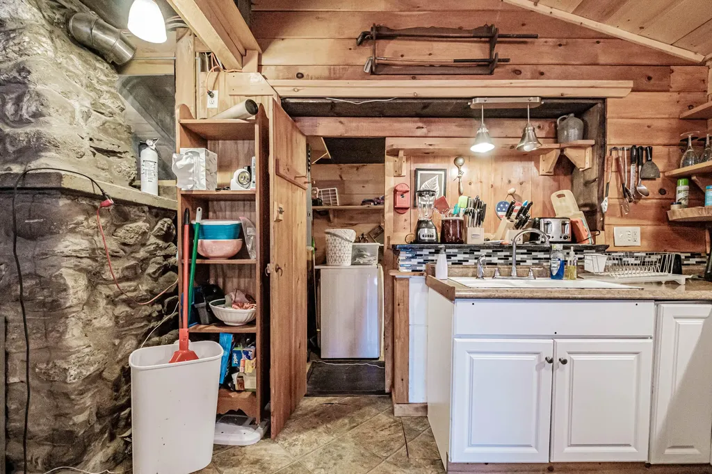 102 Tracy Lane Norway ME 04268