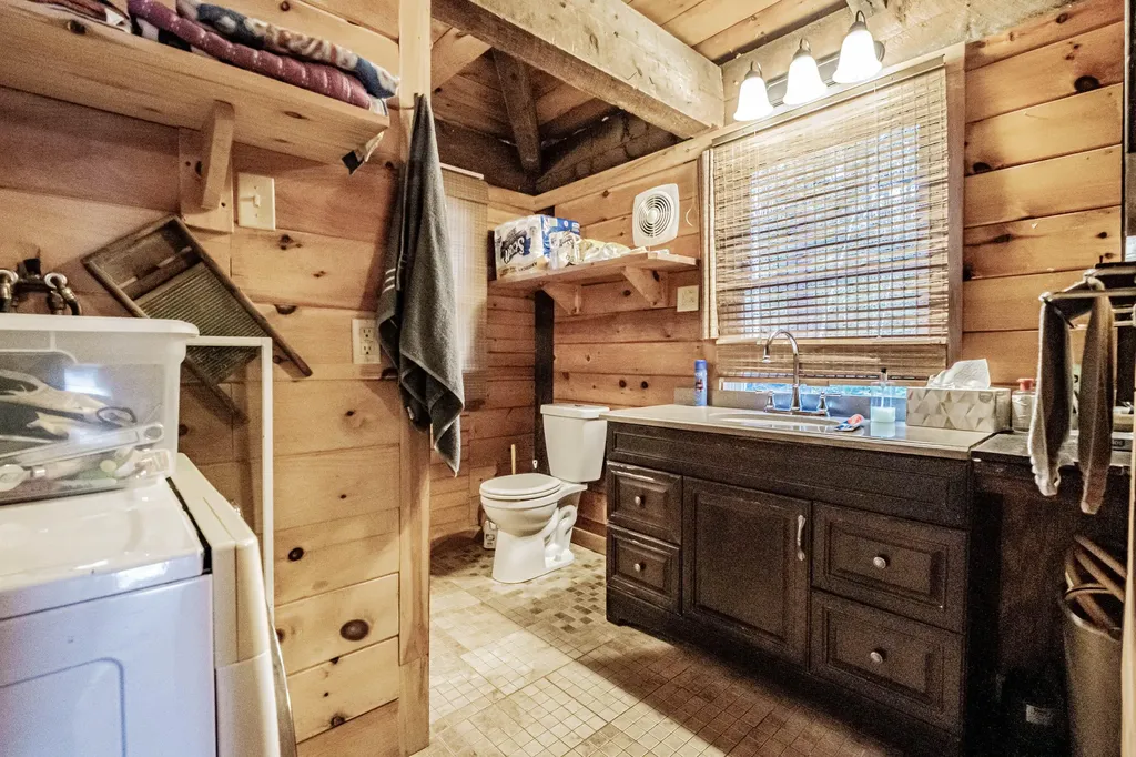 102 Tracy Lane Norway ME 04268