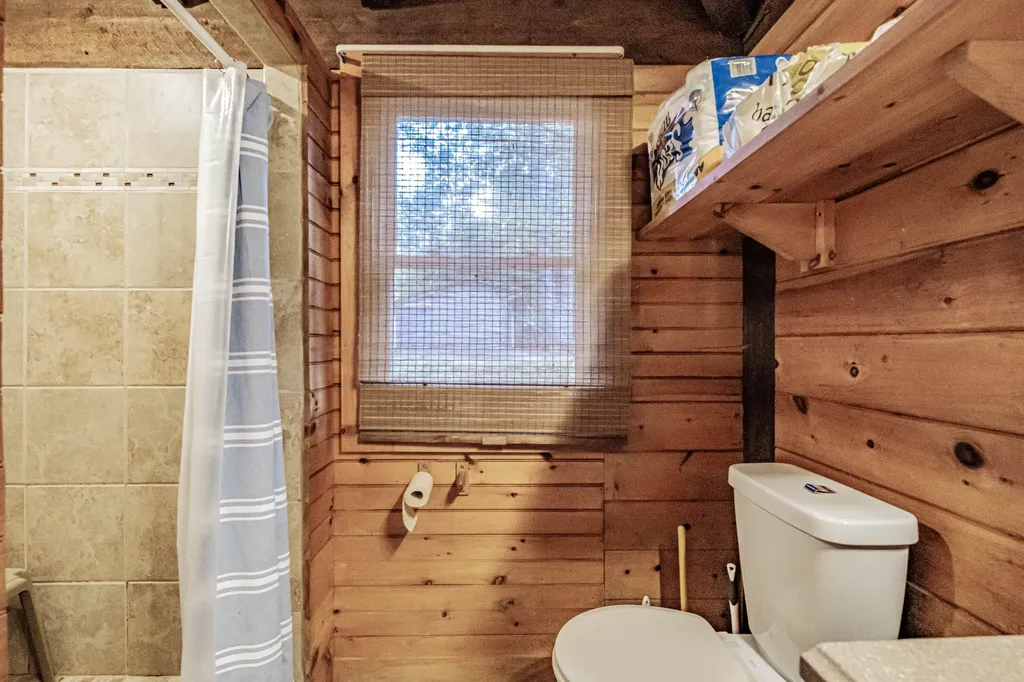 102 Tracy Lane Norway ME 04268