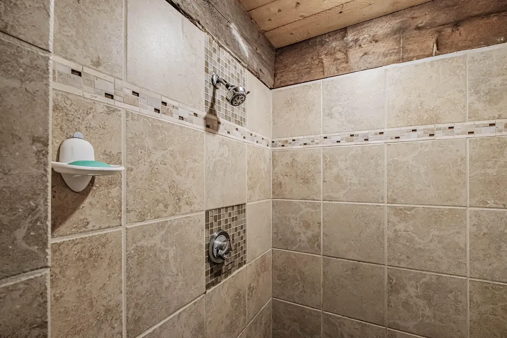 102 Tracy Lane Norway ME 04268