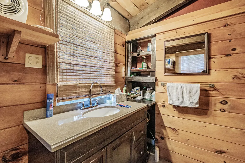 102 Tracy Lane Norway ME 04268