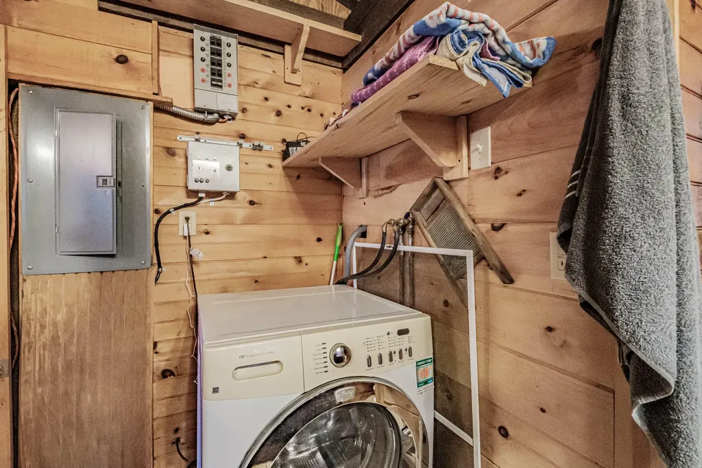 102 Tracy Lane Norway ME 04268
