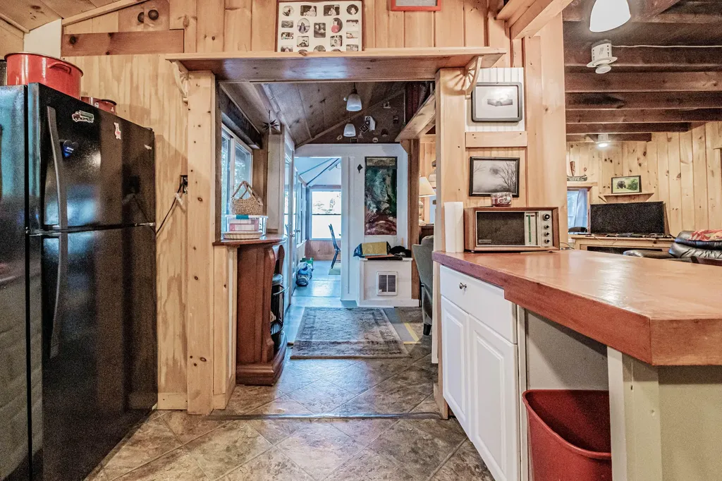 102 Tracy Lane Norway ME 04268