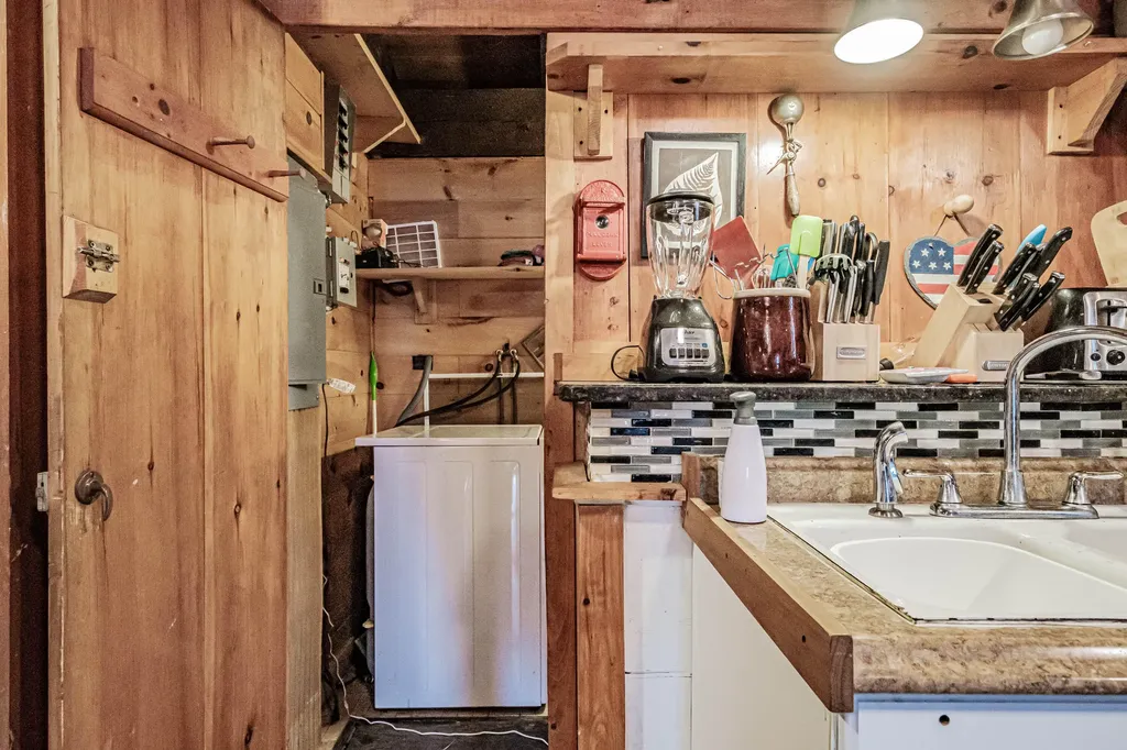 102 Tracy Lane Norway ME 04268