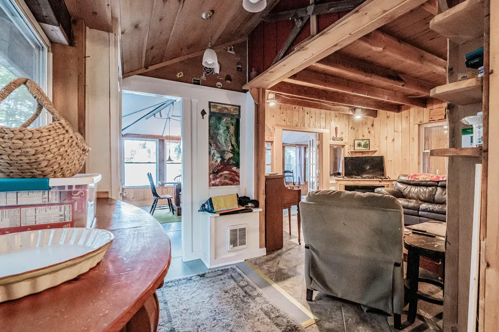 102 Tracy Lane Norway ME 04268