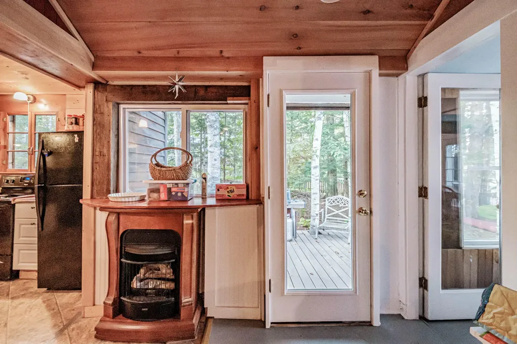 102 Tracy Lane Norway ME 04268