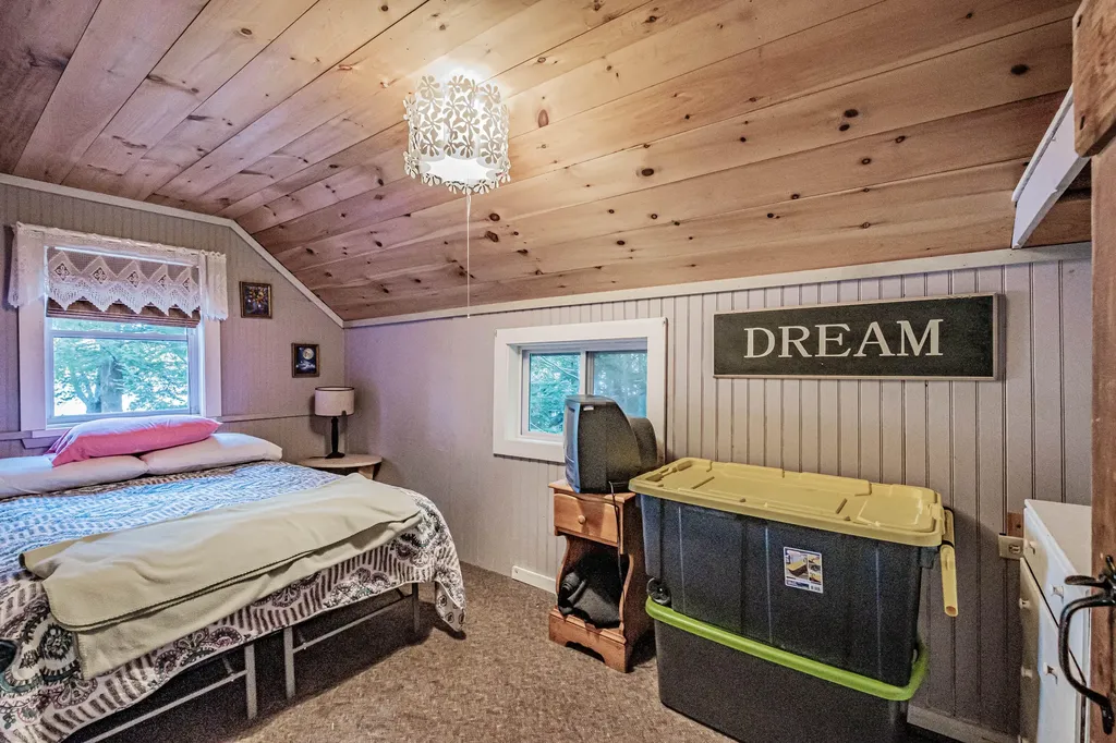 102 Tracy Lane Norway ME 04268