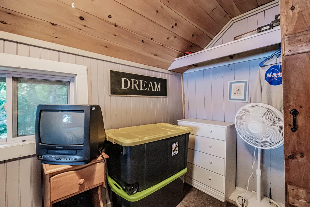 102 Tracy Lane Norway ME 04268