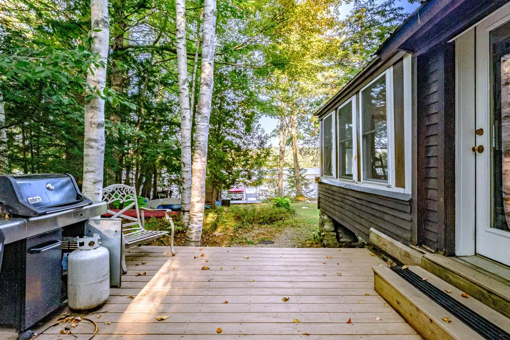 102 Tracy Lane Norway ME 04268