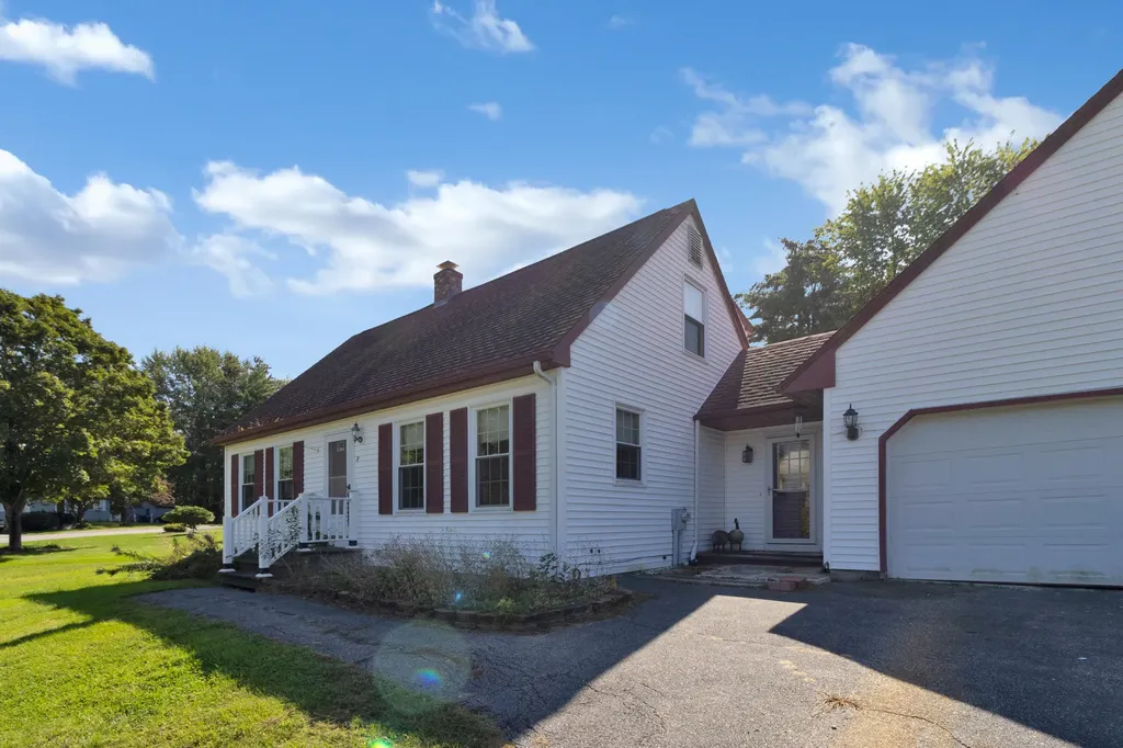 8 Glaude Avenue Biddeford ME 04005