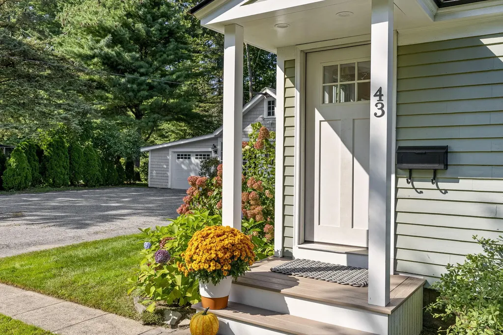 43 Longfellow Avenue Brunswick ME 04011
