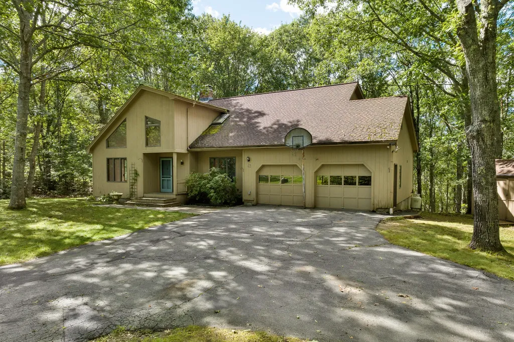 63 Keene Woods Road Damariscotta ME 04543