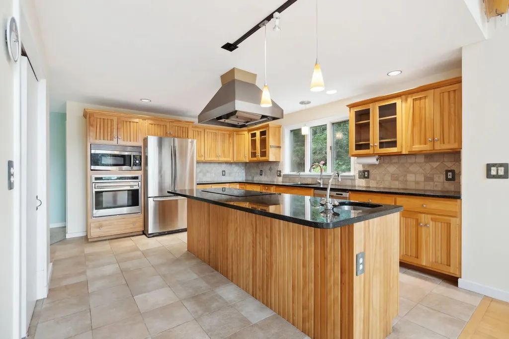 111 Reach Road Harpswell ME 04079
