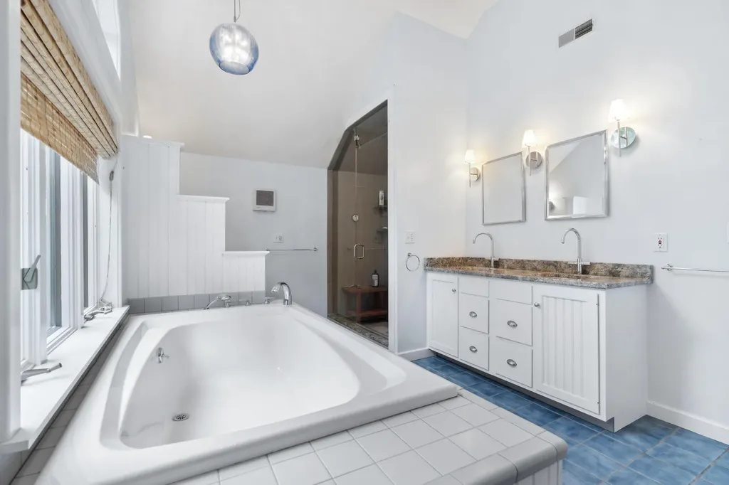 111 Reach Road Harpswell ME 04079